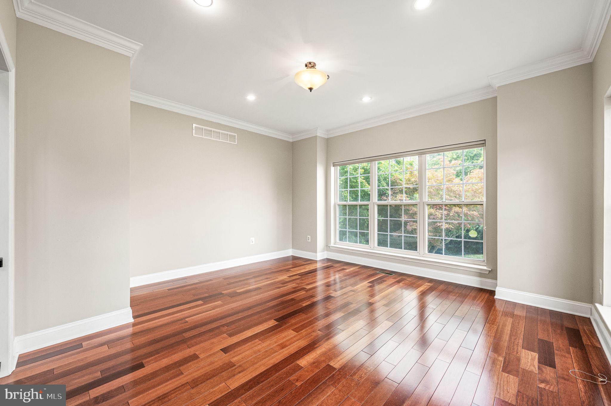 WASHINGTON CROSSING - Residential