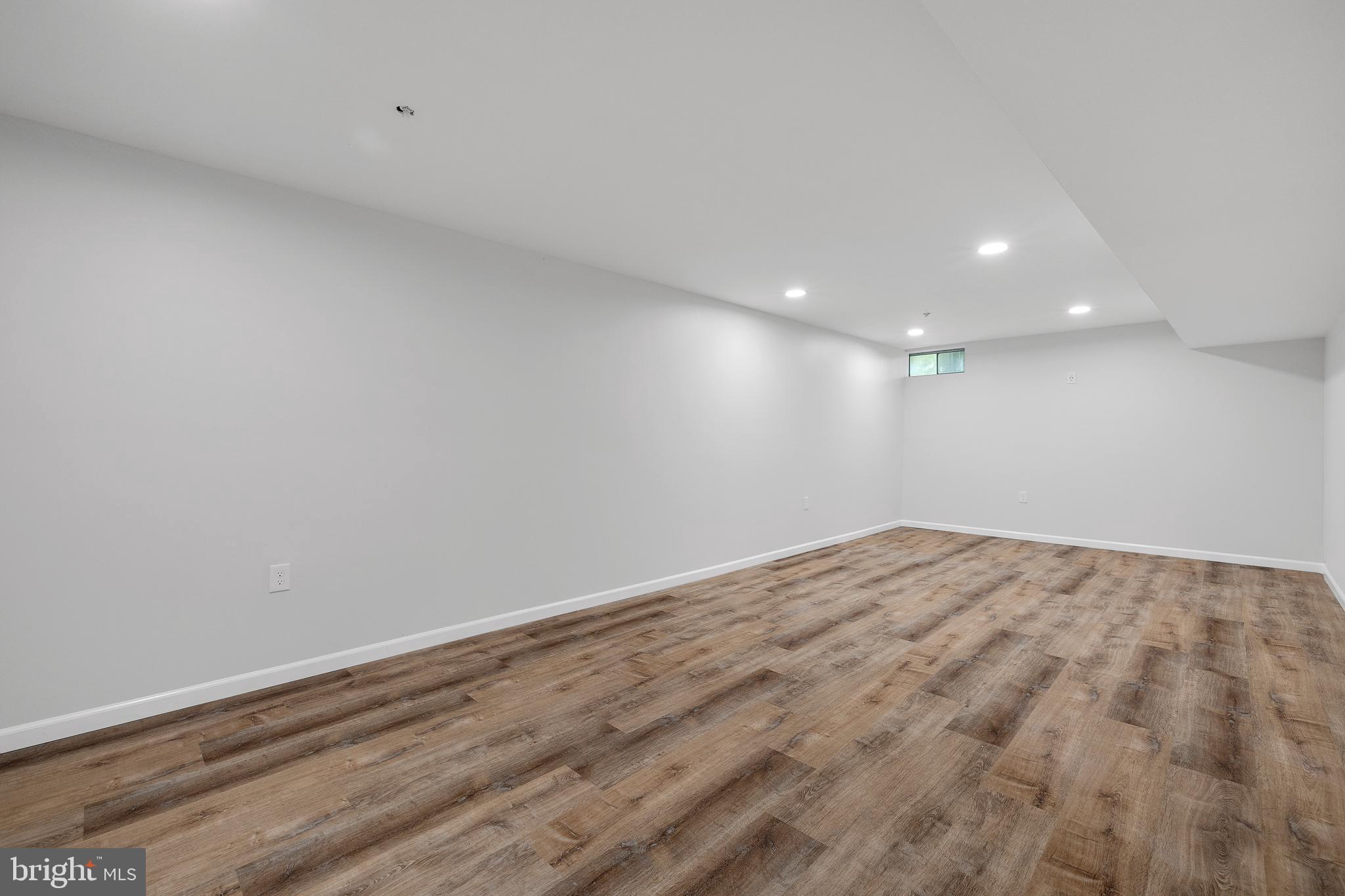 TWELVE OAKS - Residential Lease