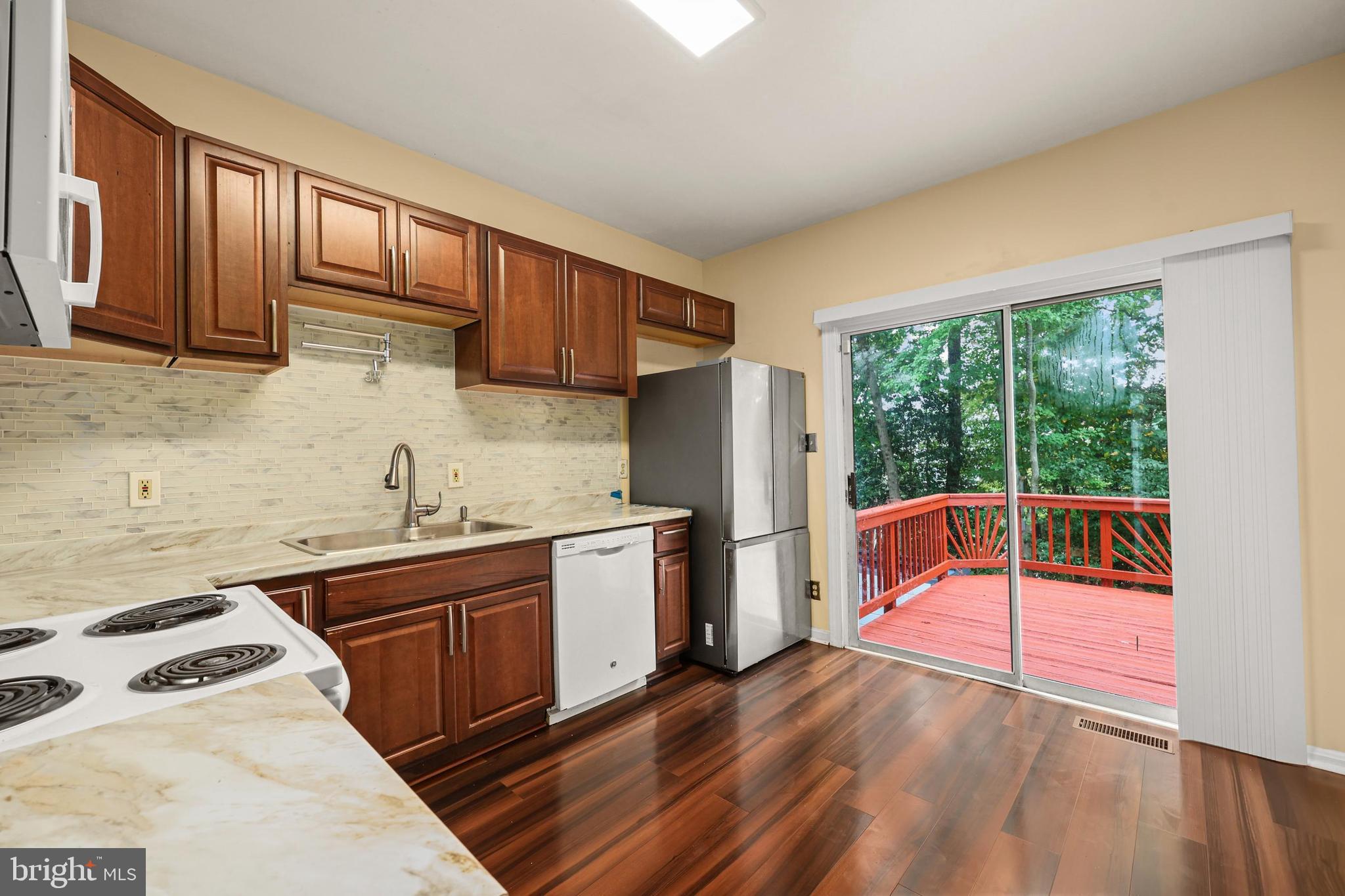 WAYSIDE VILLAGE - Residential Lease