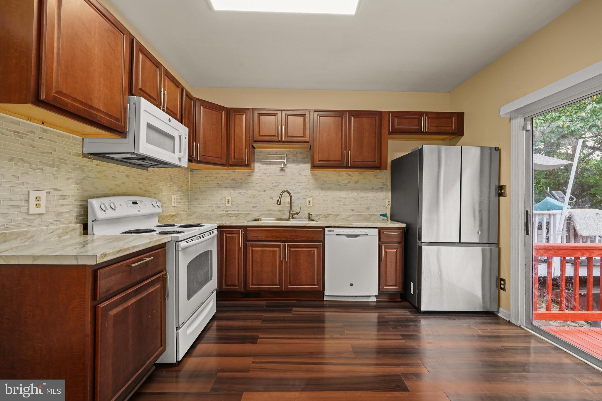 WAYSIDE VILLAGE - Residential Lease