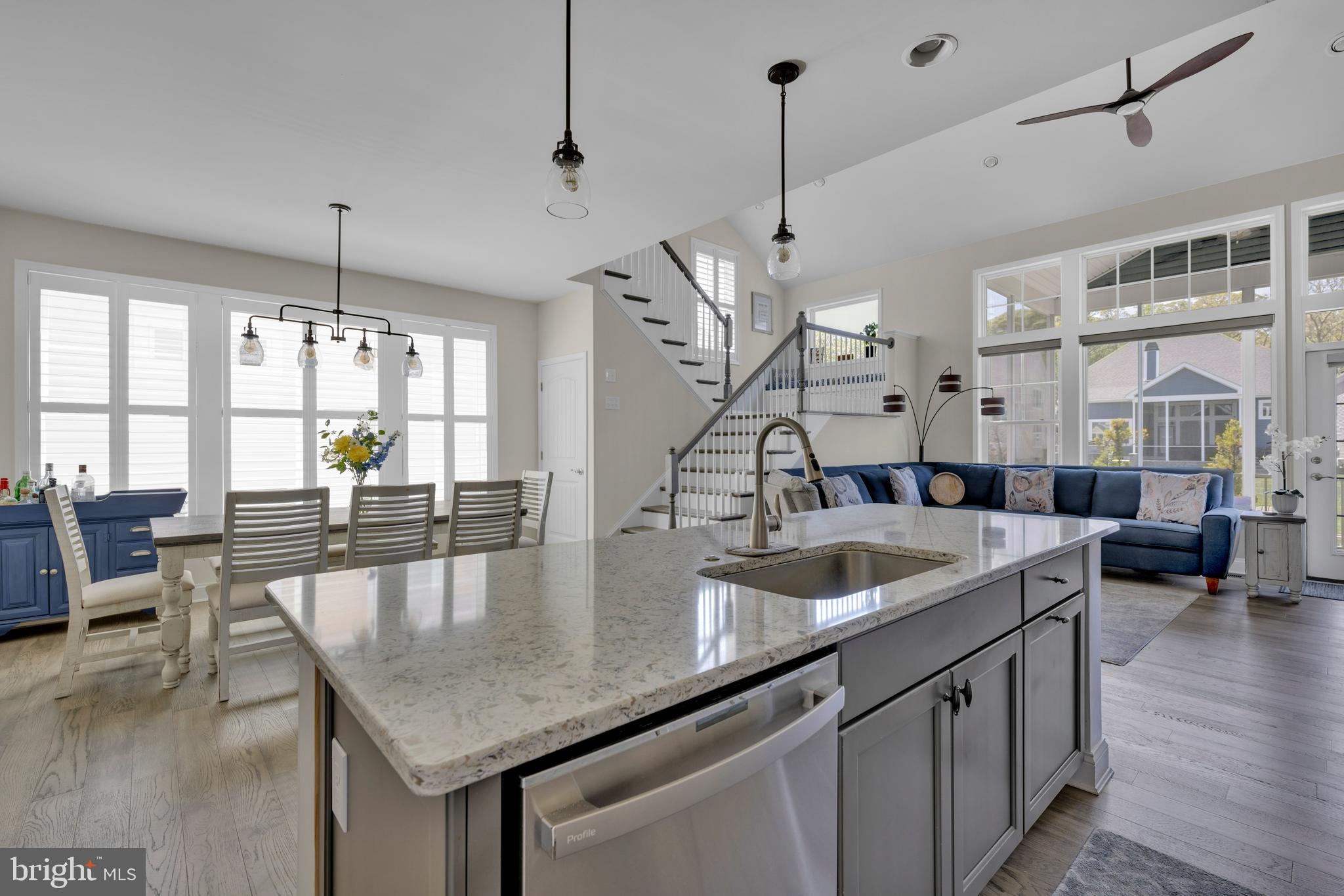 GOVERNORS - Residential