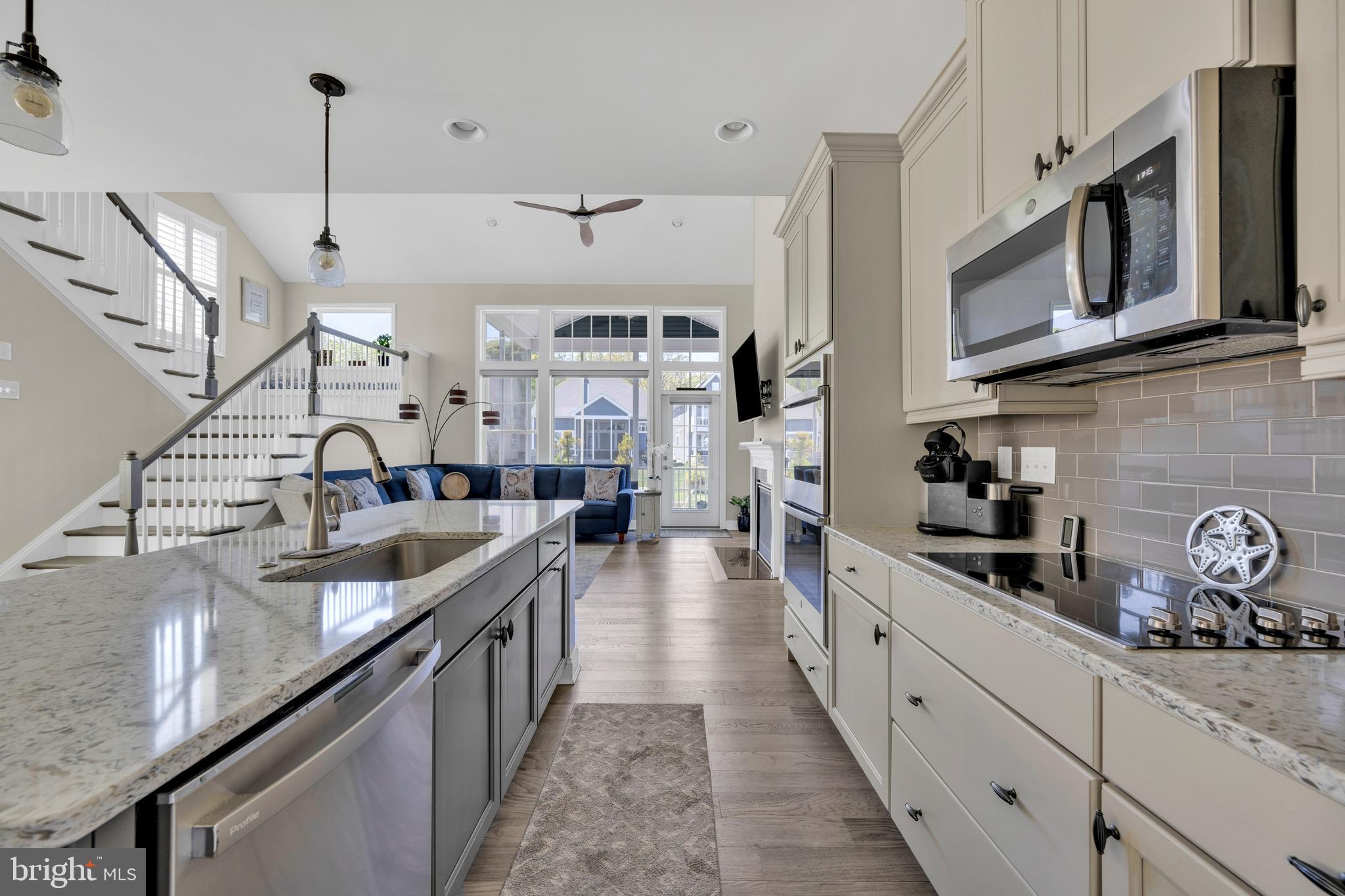 GOVERNORS - Residential