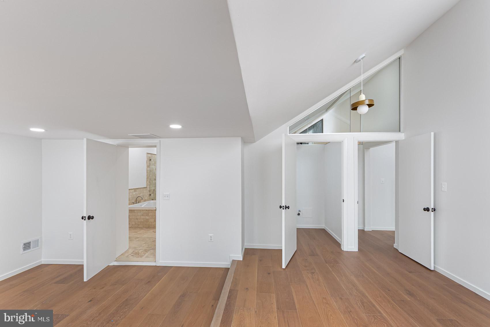 IVY HILL - Residential