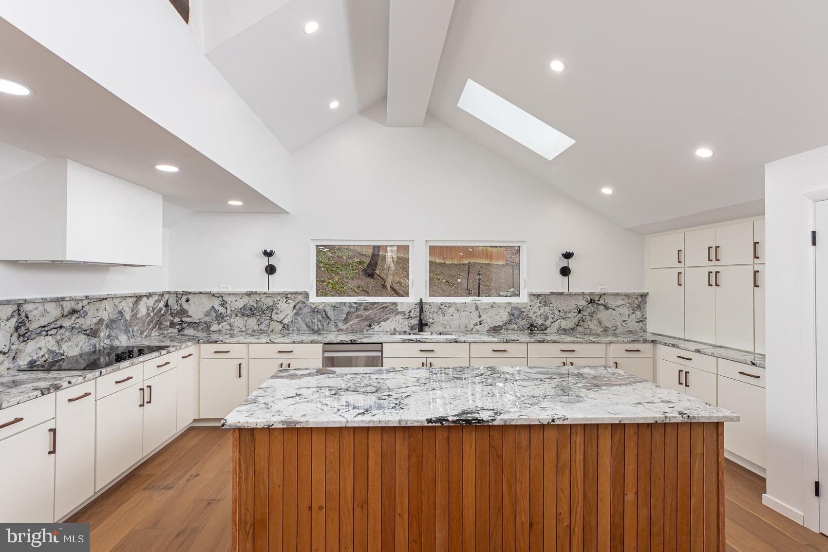 IVY HILL - Residential