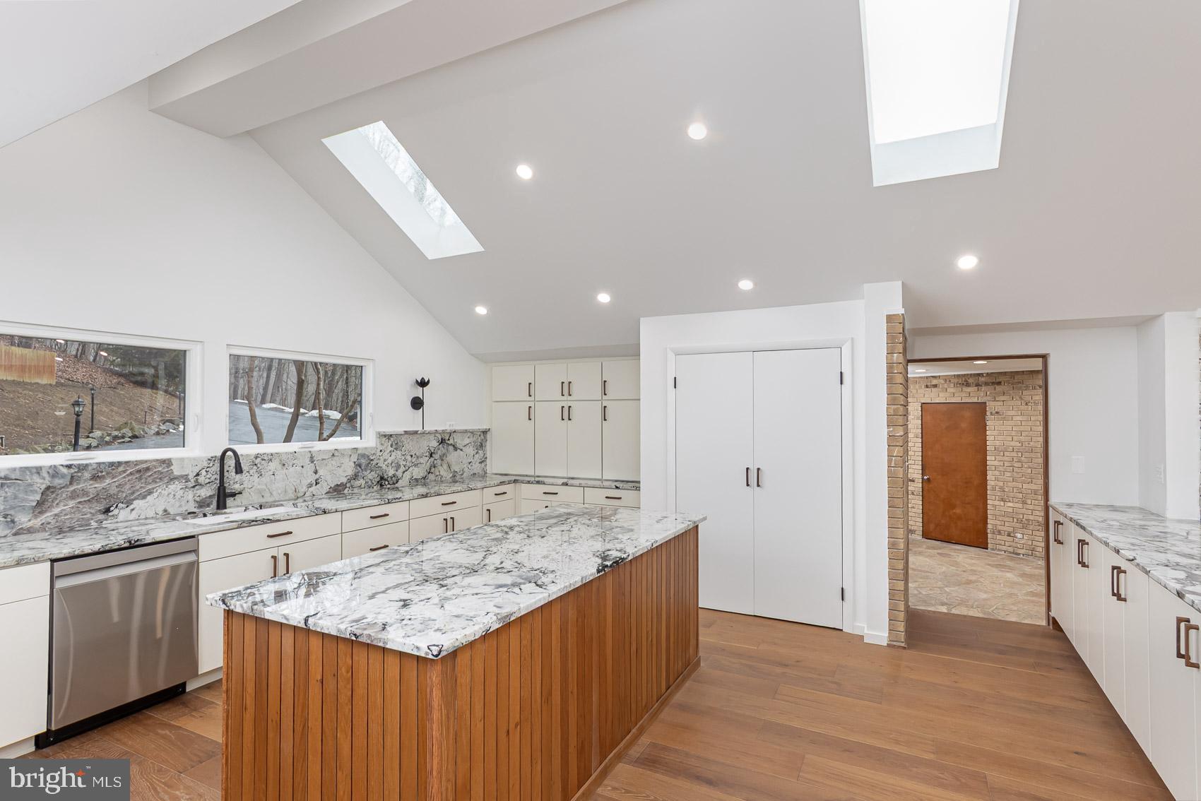 IVY HILL - Residential