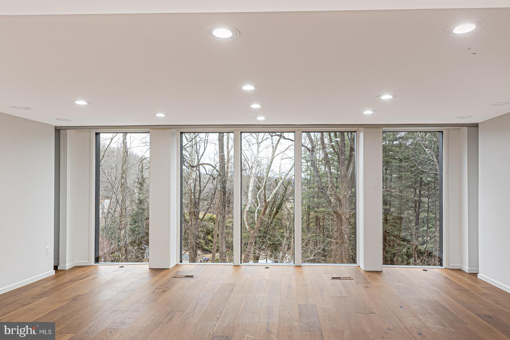 IVY HILL - Residential