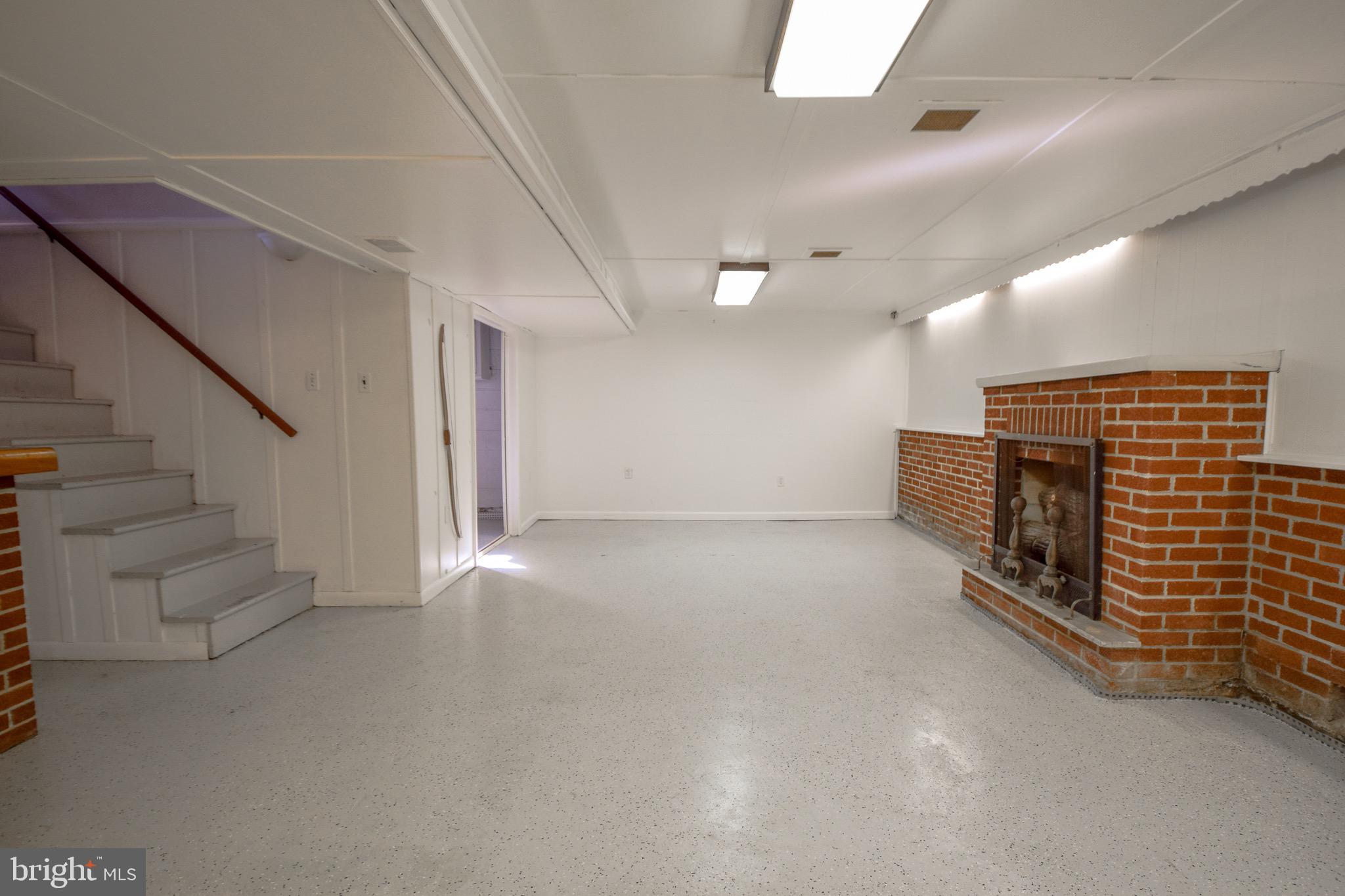 ROSELAND HEIGHTS - Residential Lease