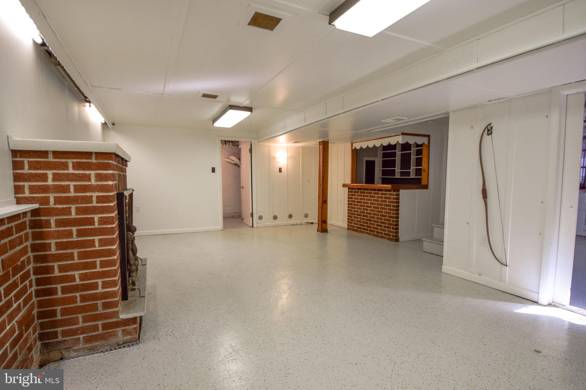 ROSELAND HEIGHTS - Residential Lease