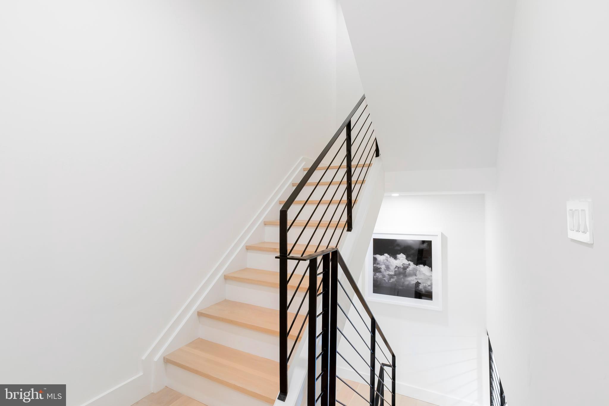 LOGAN SQUARE - Residential