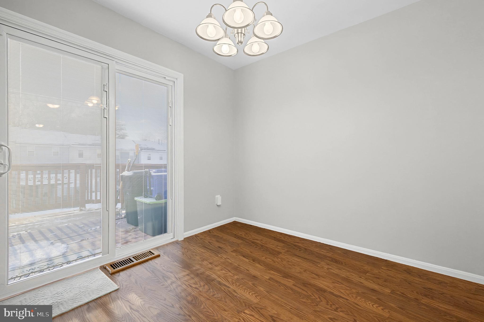 LONDON WOODS - Residential