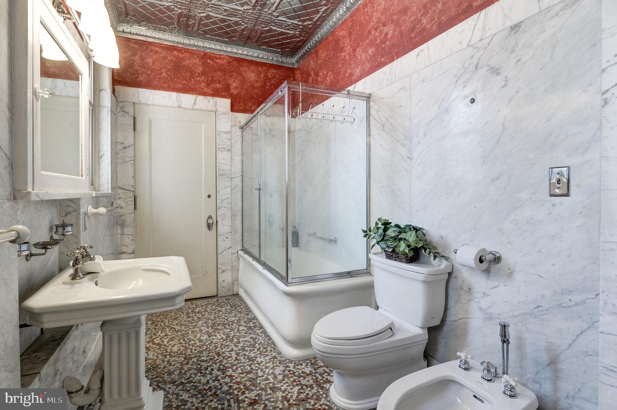 MOUNT VERNON PLACE HISTORIC DISTRICT - Residential Lease