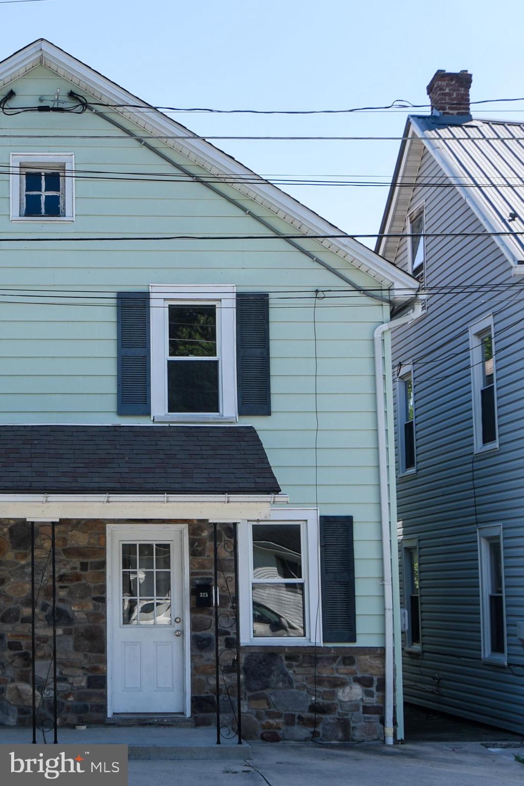 325 FOURTH STREET