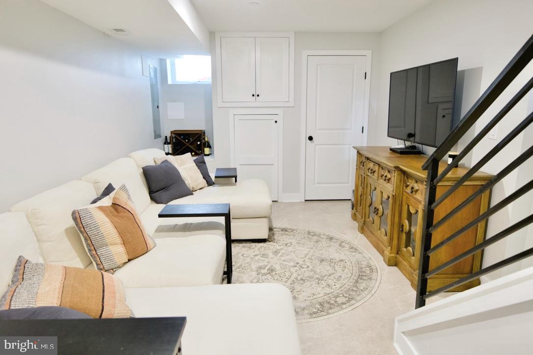 POINT BREEZE - Residential