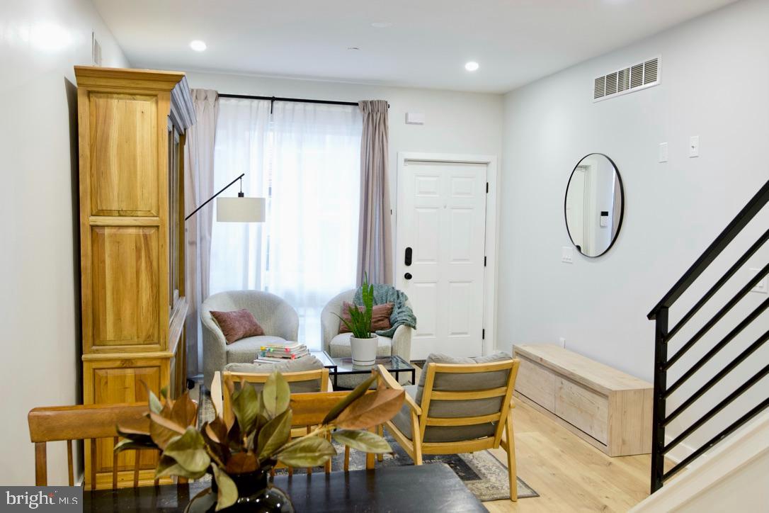 POINT BREEZE - Residential