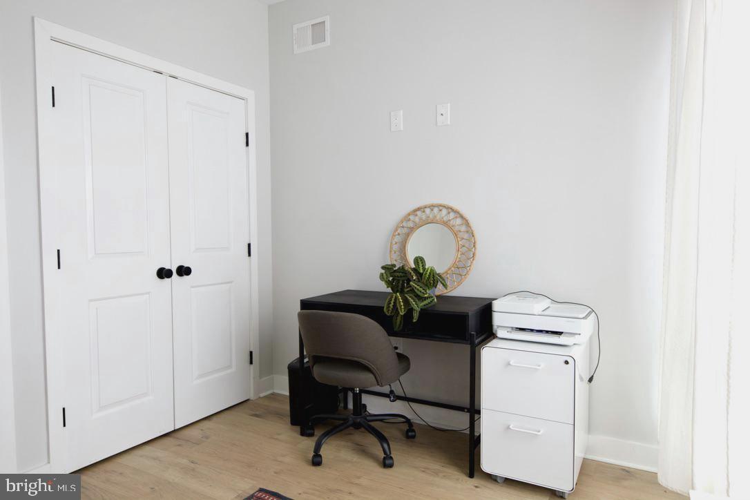 POINT BREEZE - Residential