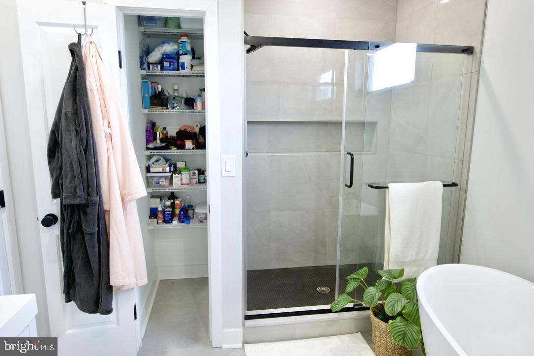 POINT BREEZE - Residential