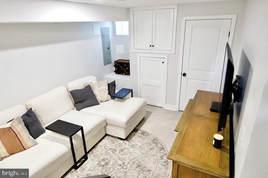 POINT BREEZE - Residential