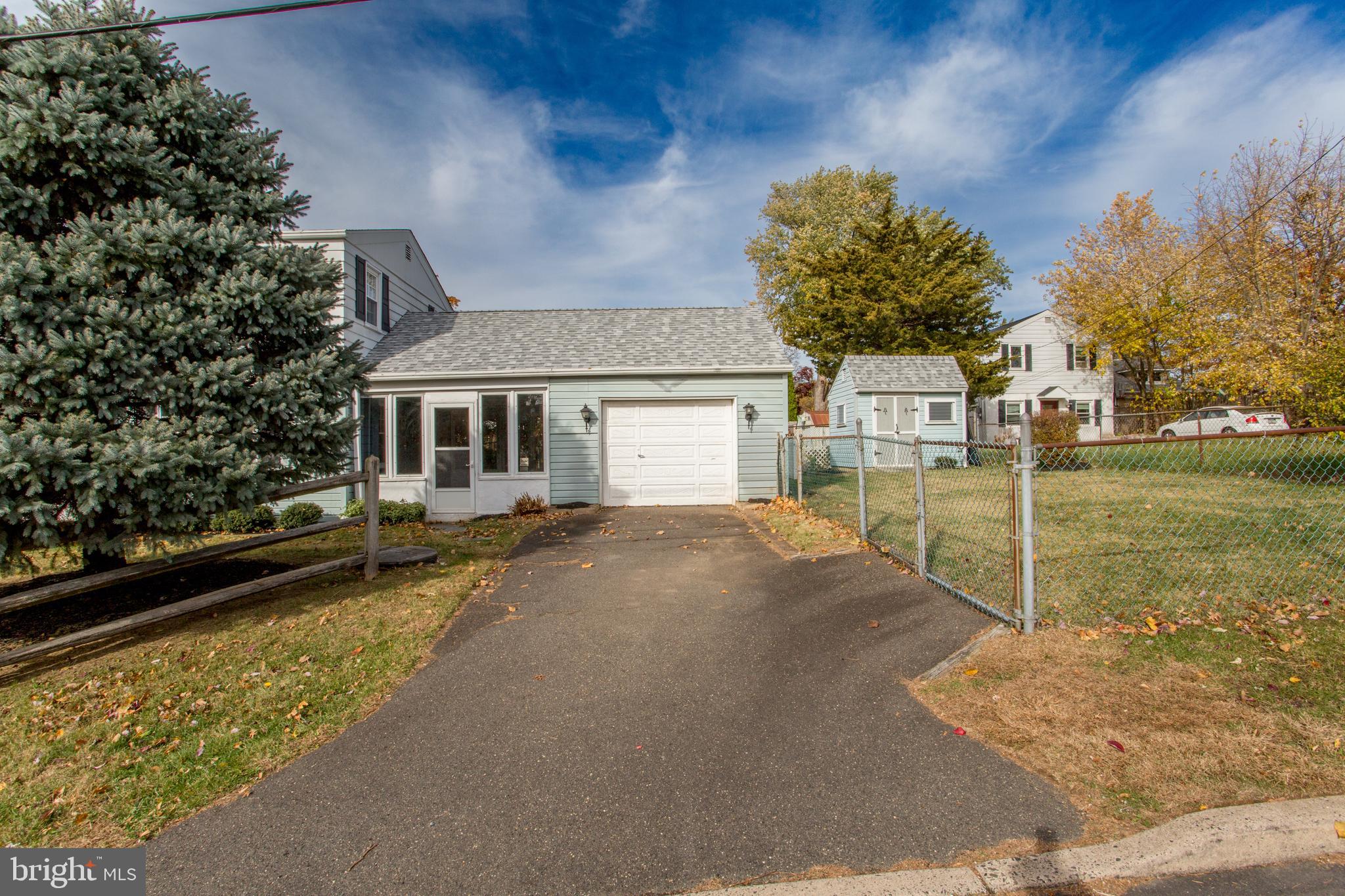 WILLOW MANOR - Residential