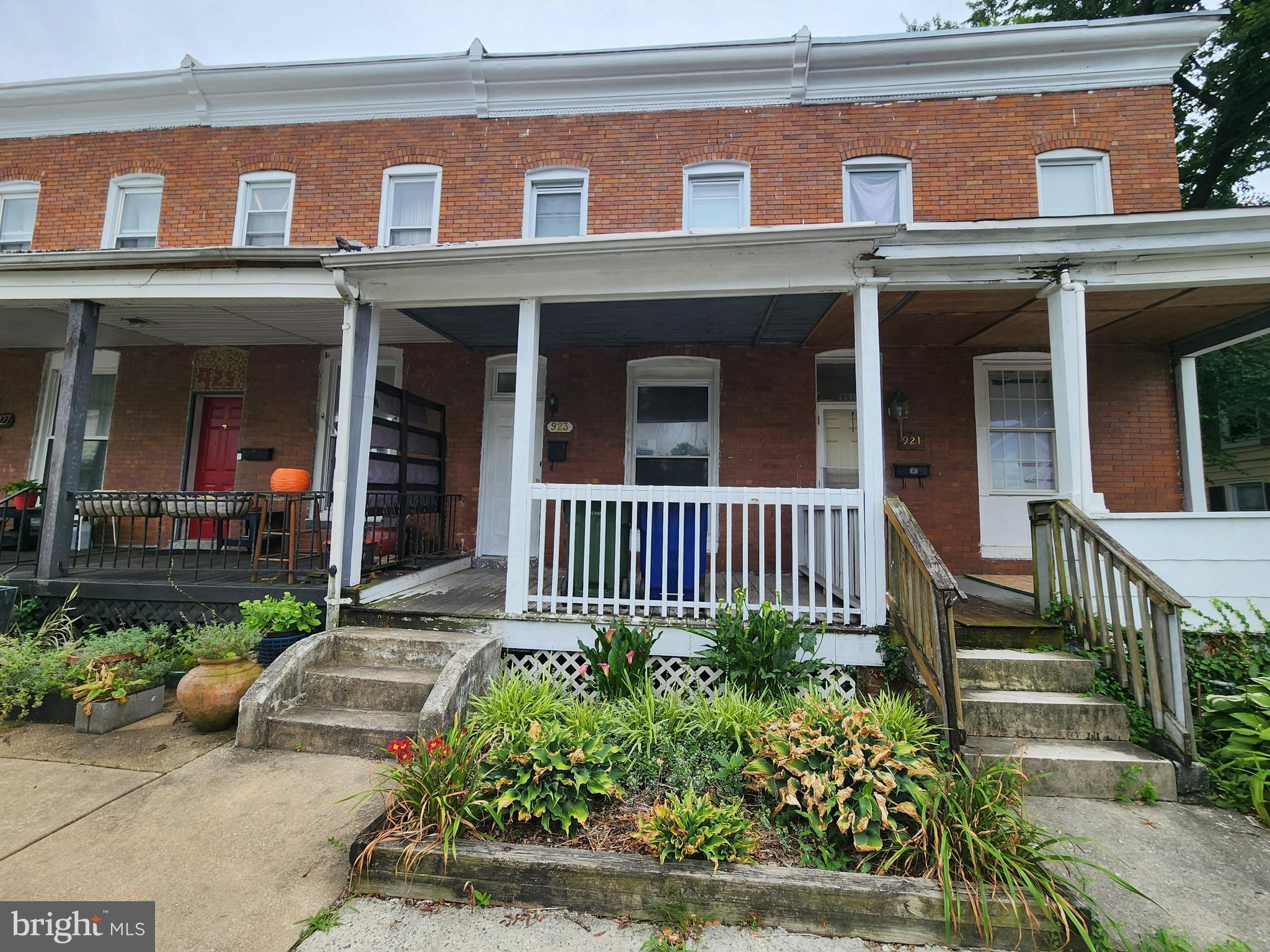 923 MONTPELIER STREET