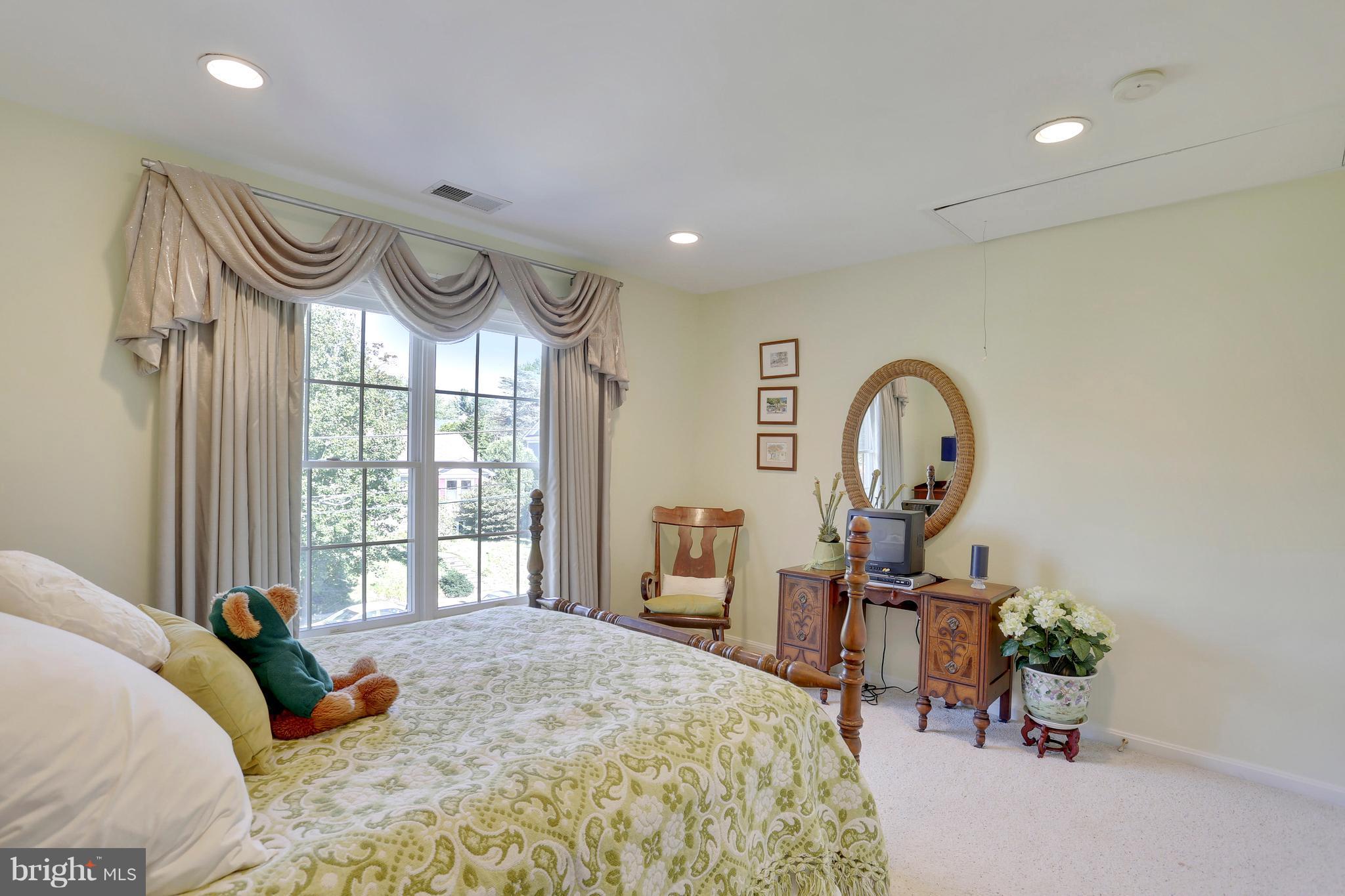 CHEVY CHASE GARDENS - Residential