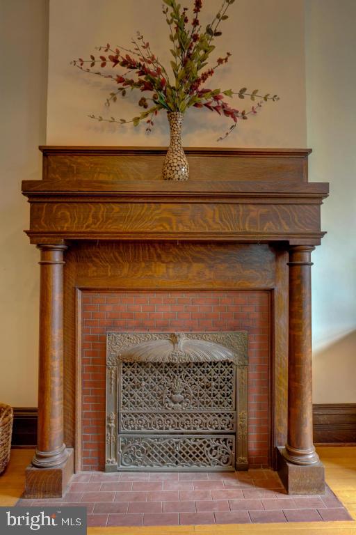 CHESTNUT HILL - Residential