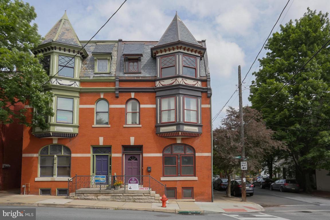 CHESTNUT HILL - Residential