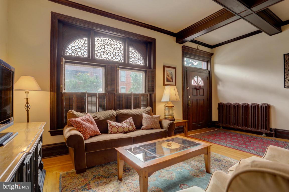 CHESTNUT HILL - Residential