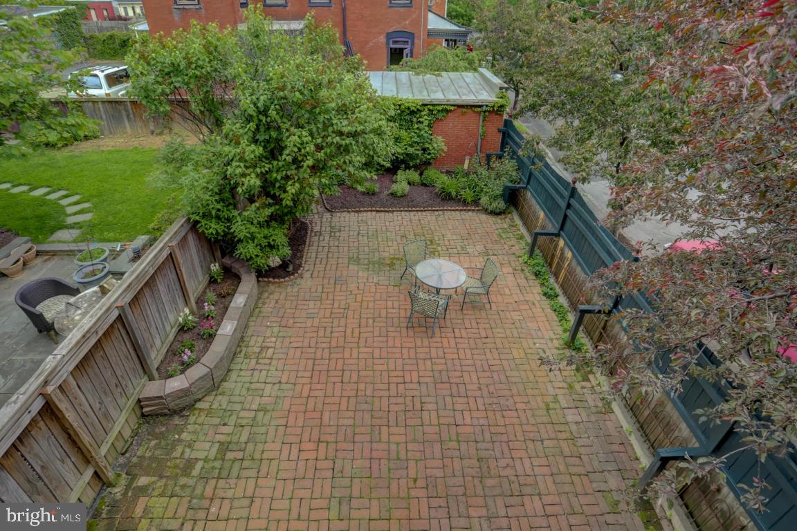 CHESTNUT HILL - Residential