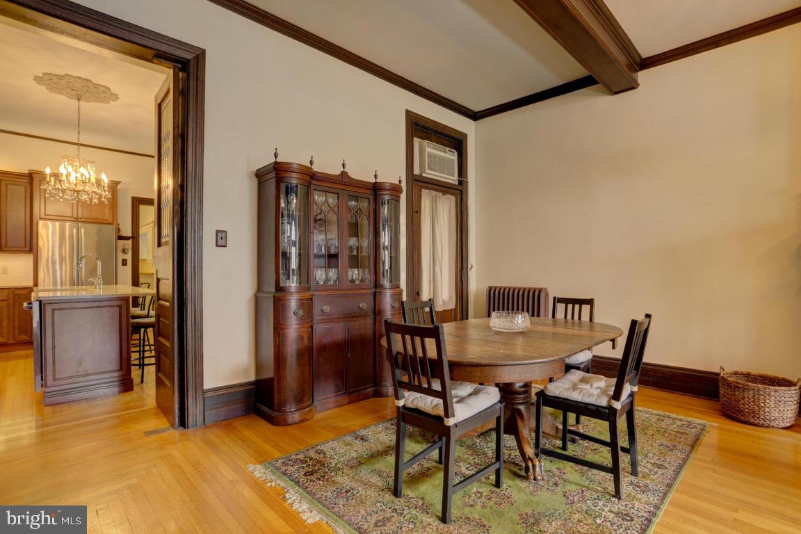 CHESTNUT HILL - Residential