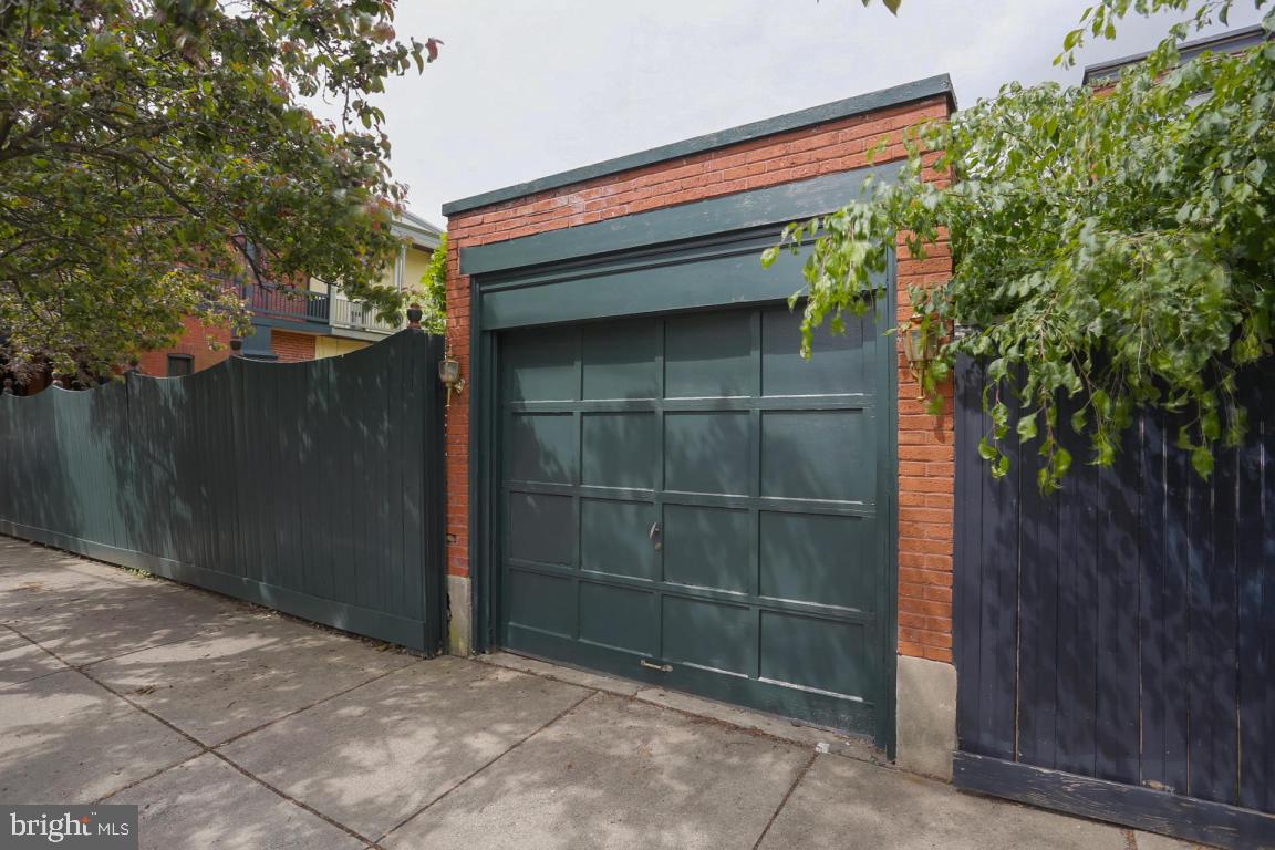 CHESTNUT HILL - Residential