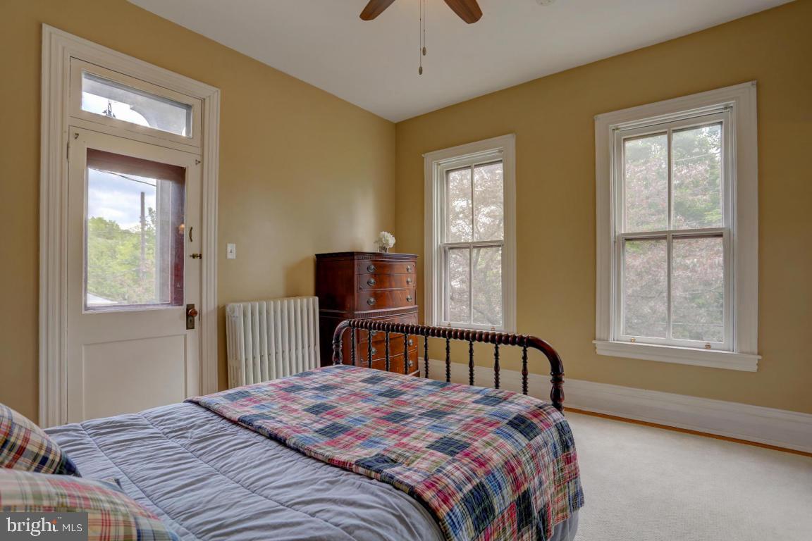 CHESTNUT HILL - Residential