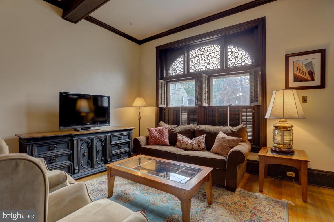 CHESTNUT HILL - Residential