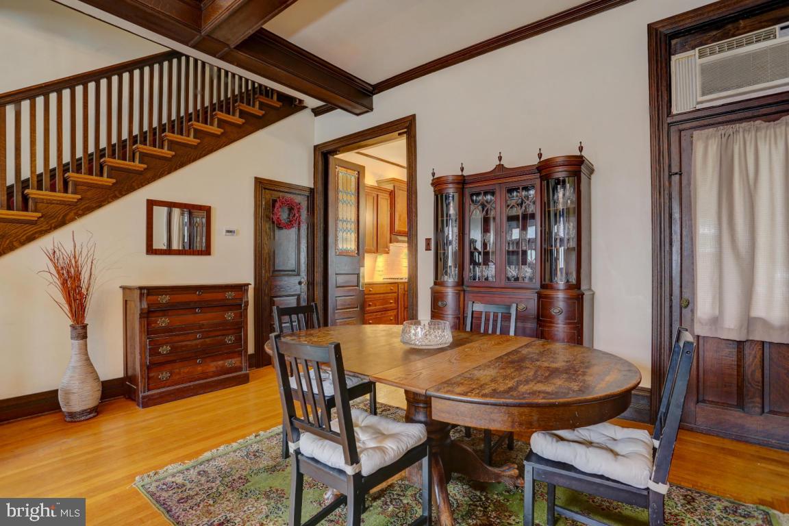 CHESTNUT HILL - Residential