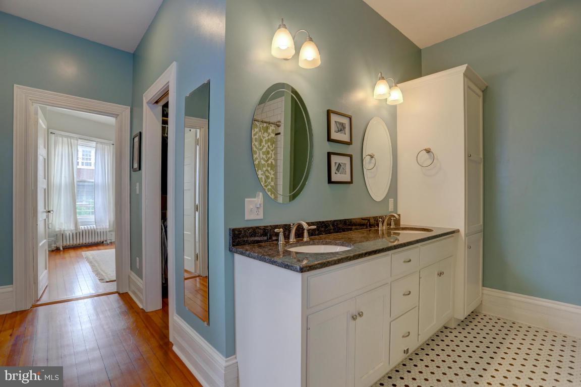 CHESTNUT HILL - Residential