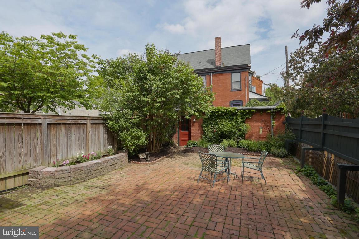 CHESTNUT HILL - Residential