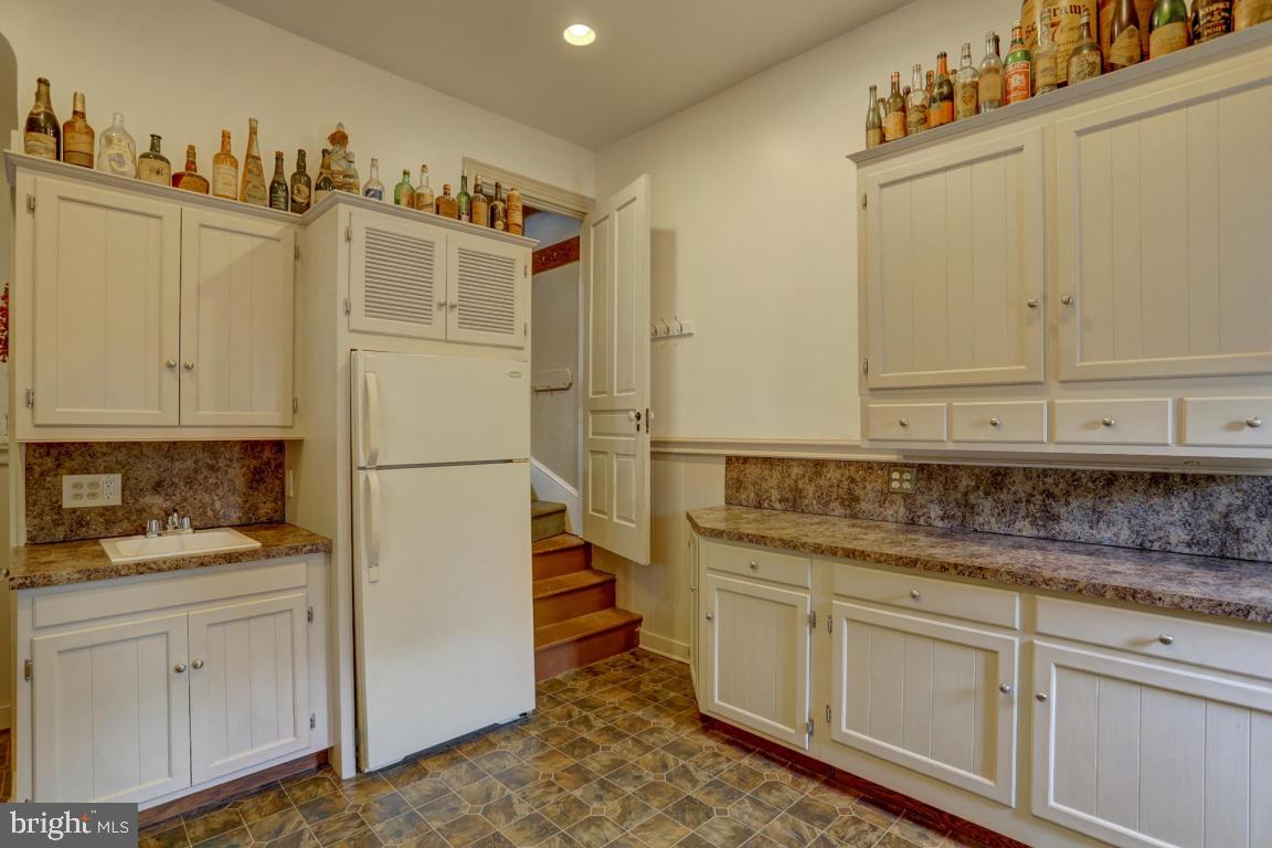 CHESTNUT HILL - Residential