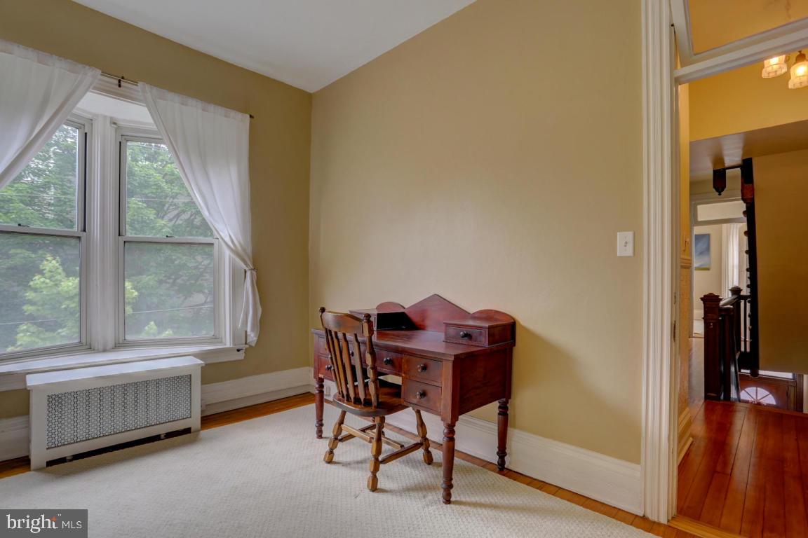 CHESTNUT HILL - Residential