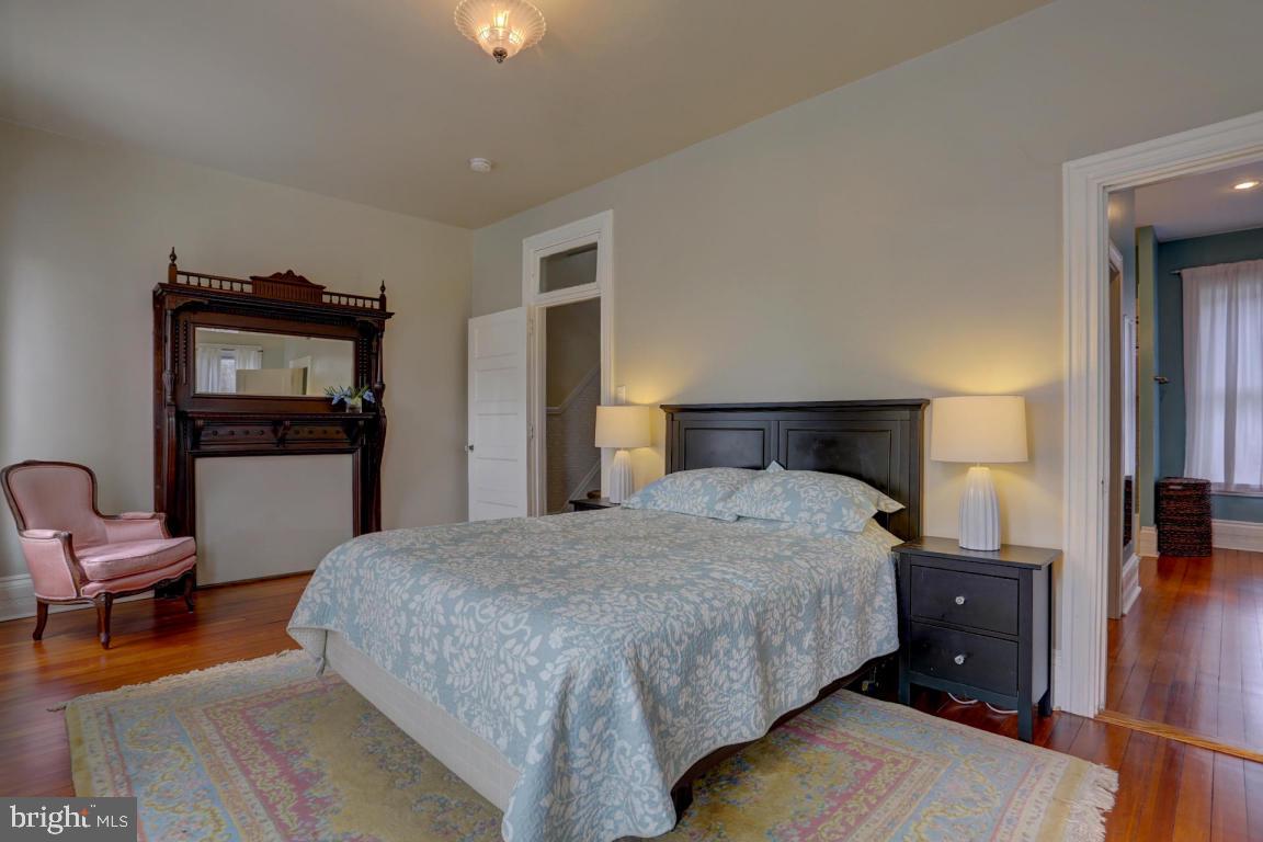 CHESTNUT HILL - Residential