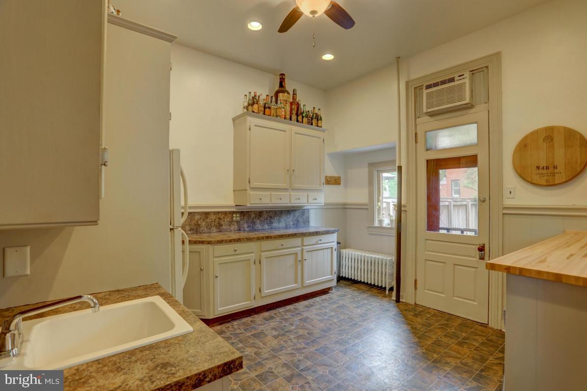 CHESTNUT HILL - Residential