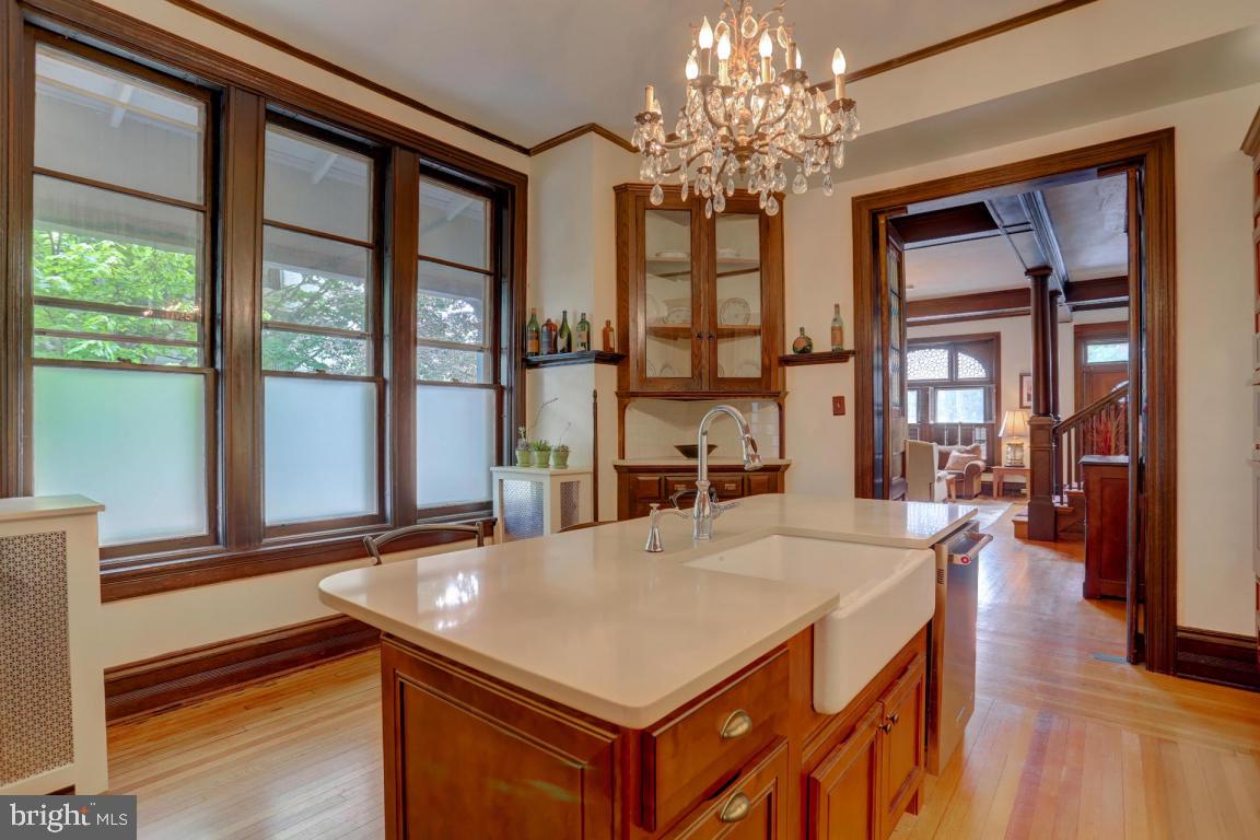 CHESTNUT HILL - Residential