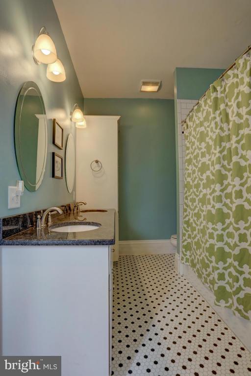 CHESTNUT HILL - Residential