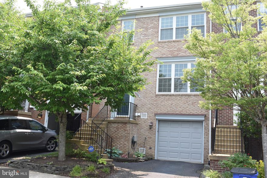 **WELCOME TO THIS AMAZING KINGSTOWNE HOME OFFERING AN EXCELLENT LOCATION AND IN MOVE-IN CONDITION! THIS RETREAT BACKS TO TREES, OFFERS A FENCED IN REAR YARD AND THE PROPERTY IS LOCATED ON A CUL-DE-SAC! INSIDE ENJOY NATURAL LIGHT,  BEAUTIFUL BRAZILIAN FLOORS, A BRIGHT KITCHEN WITH GRANITE COUNTERS, STAINLESS STEEL APPLIANCES, BAR SEATING, COUNTER SPACE FOR COOKING AND LOTS OF CABINET SPACE.  THE UPPER LEVEL BOAST 2 SPACIOUS BEDROOMS BOTH W/ WALK-IN CLOSETS, HIGH CEILINGS AND FULL BATHS. THE LOWER LEVEL PRESENTS MANY OPTIONS INCLUDING A POSSIBLE 3RD BEDROOM, GAME ROOM AND EVEN A NICE GET AWAY. THE DECK WILL BE GREAT FOR EVENING RELAXING WITH VIEWS OF THE TREES. THIS HOME WON'T LAST! HURRY ON OVER**