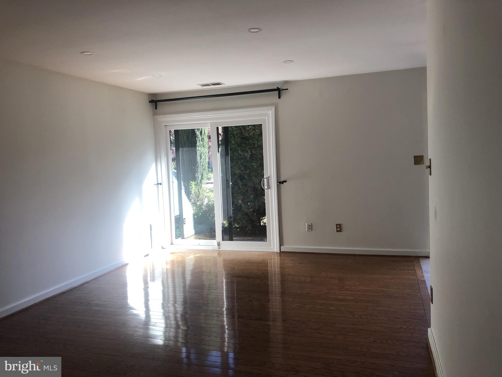 RESTON - Residential Lease