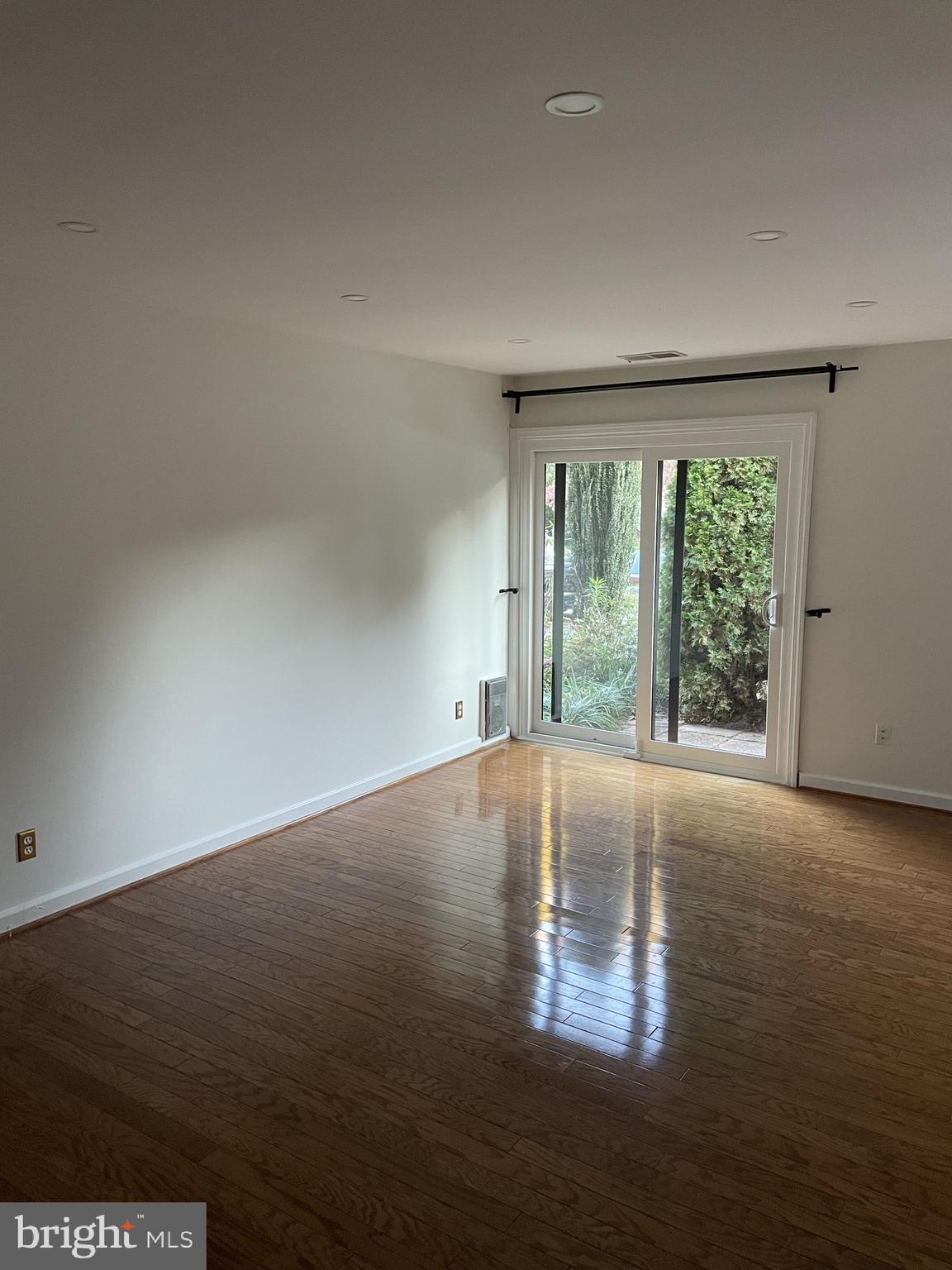 RESTON - Residential Lease