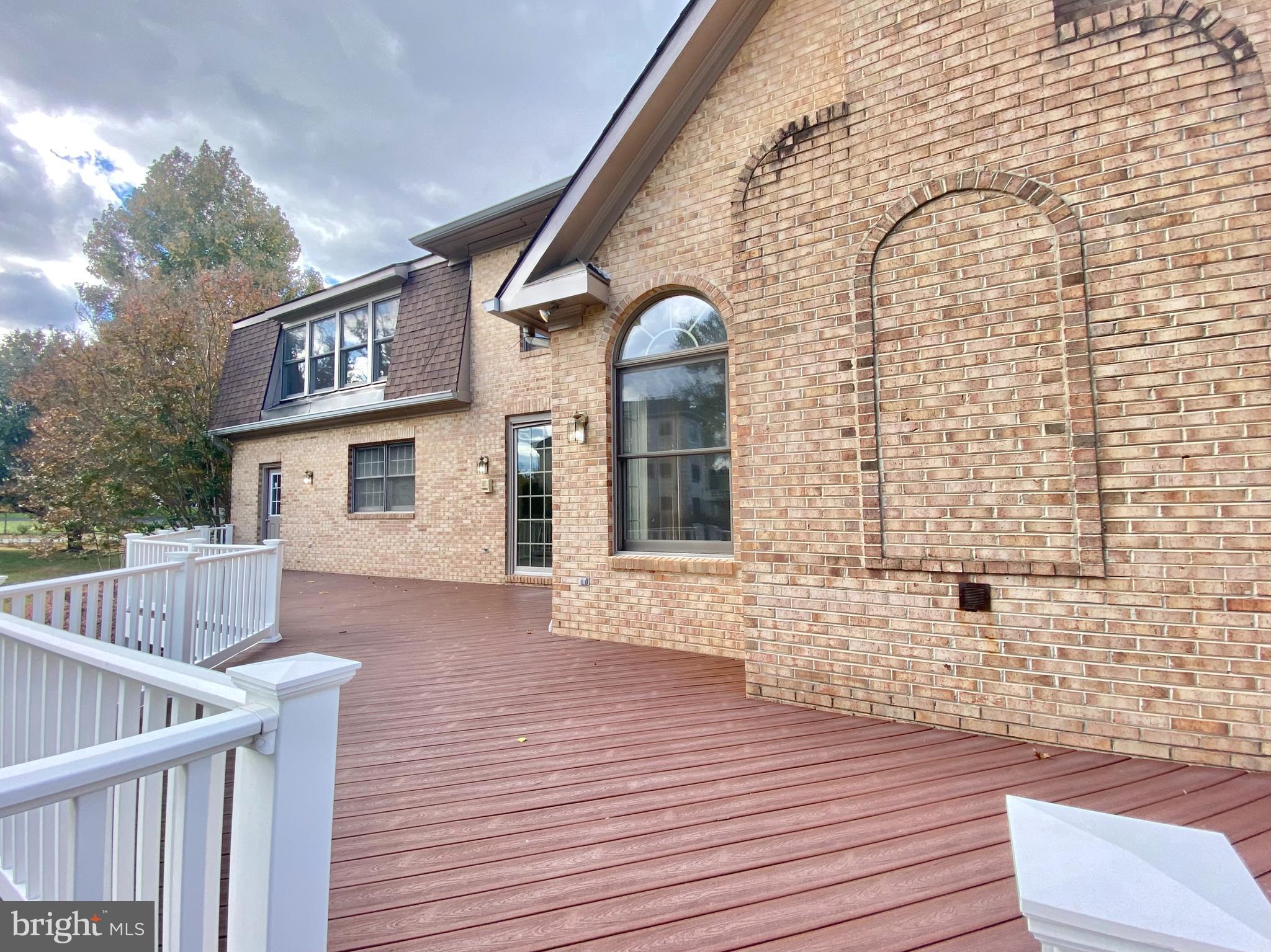 WOODSIDE ESTATES - Residential Lease