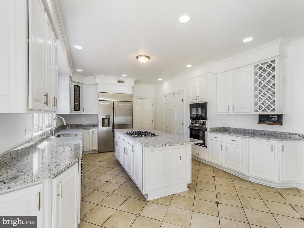 WOODSIDE ESTATES - Residential Lease