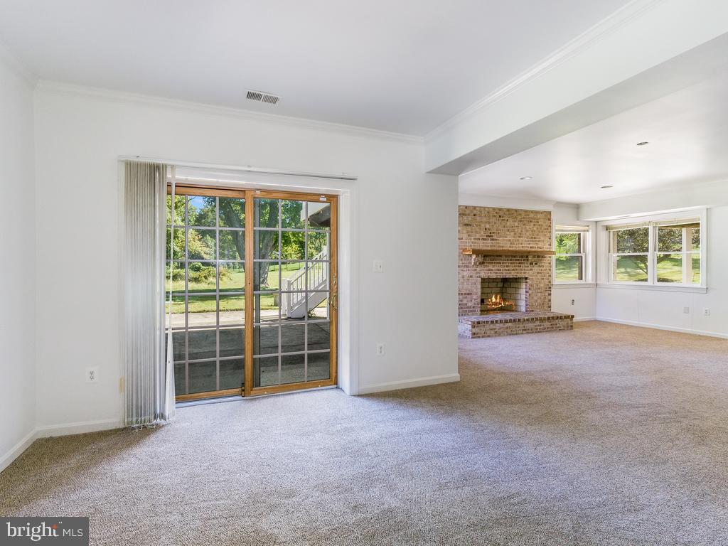 WOODSIDE ESTATES - Residential Lease