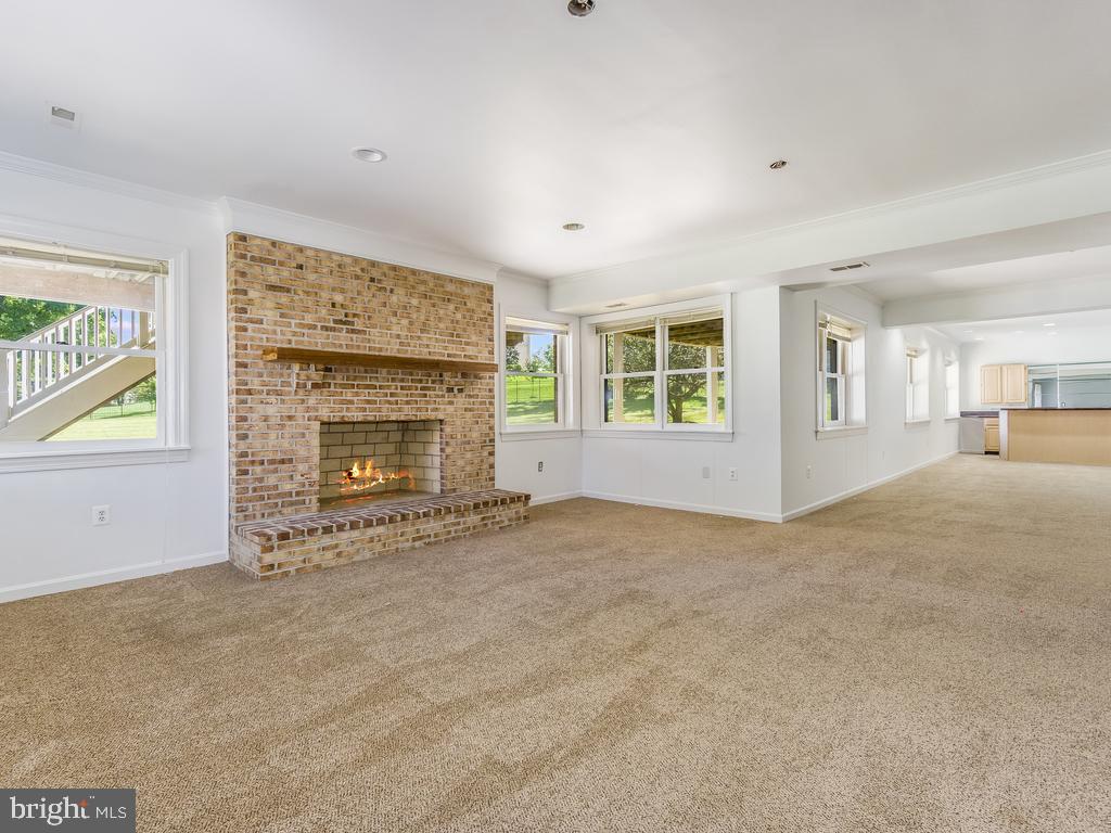 WOODSIDE ESTATES - Residential Lease