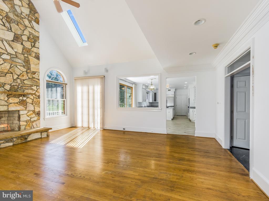 WOODSIDE ESTATES - Residential Lease