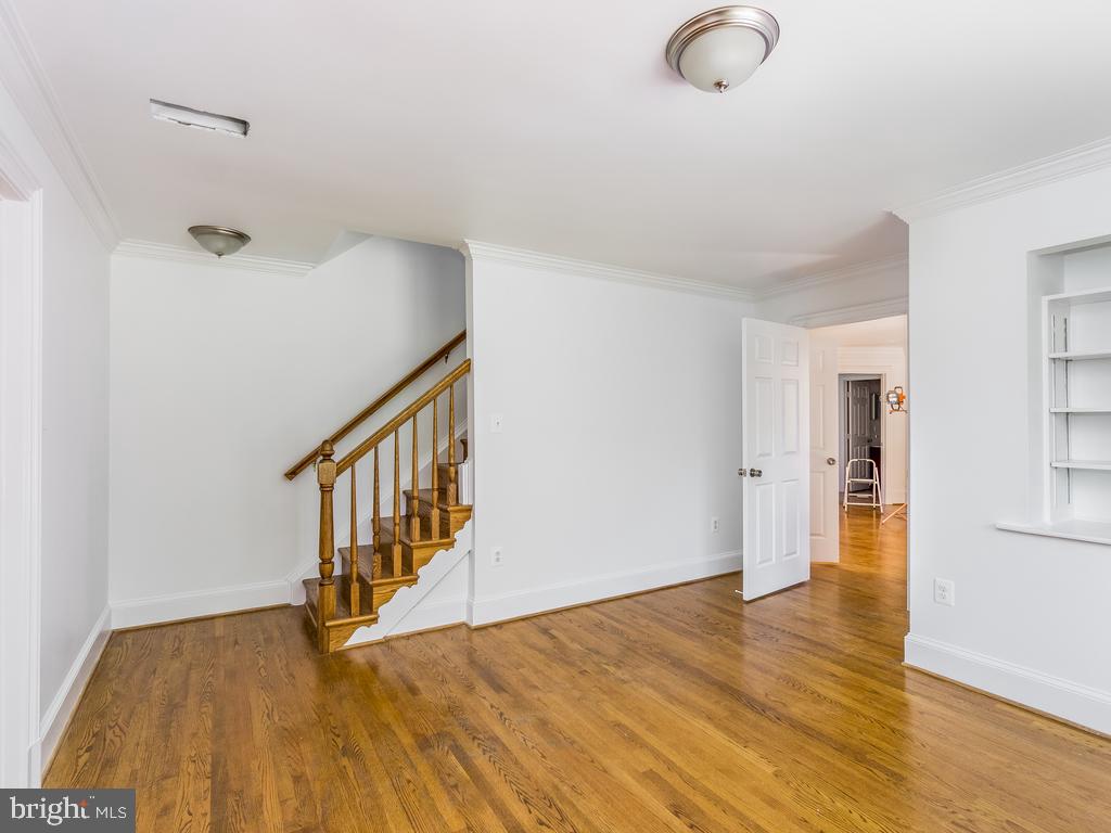 WOODSIDE ESTATES - Residential Lease